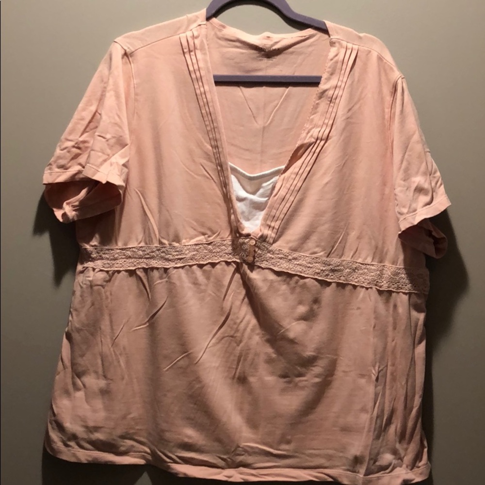 Sonoma T-shirt with layered look.